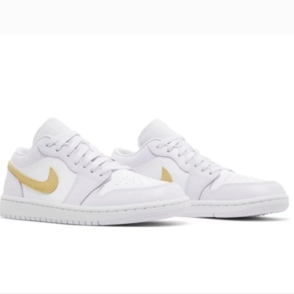 Air Jordan Nike 1 Low In Barely Grape